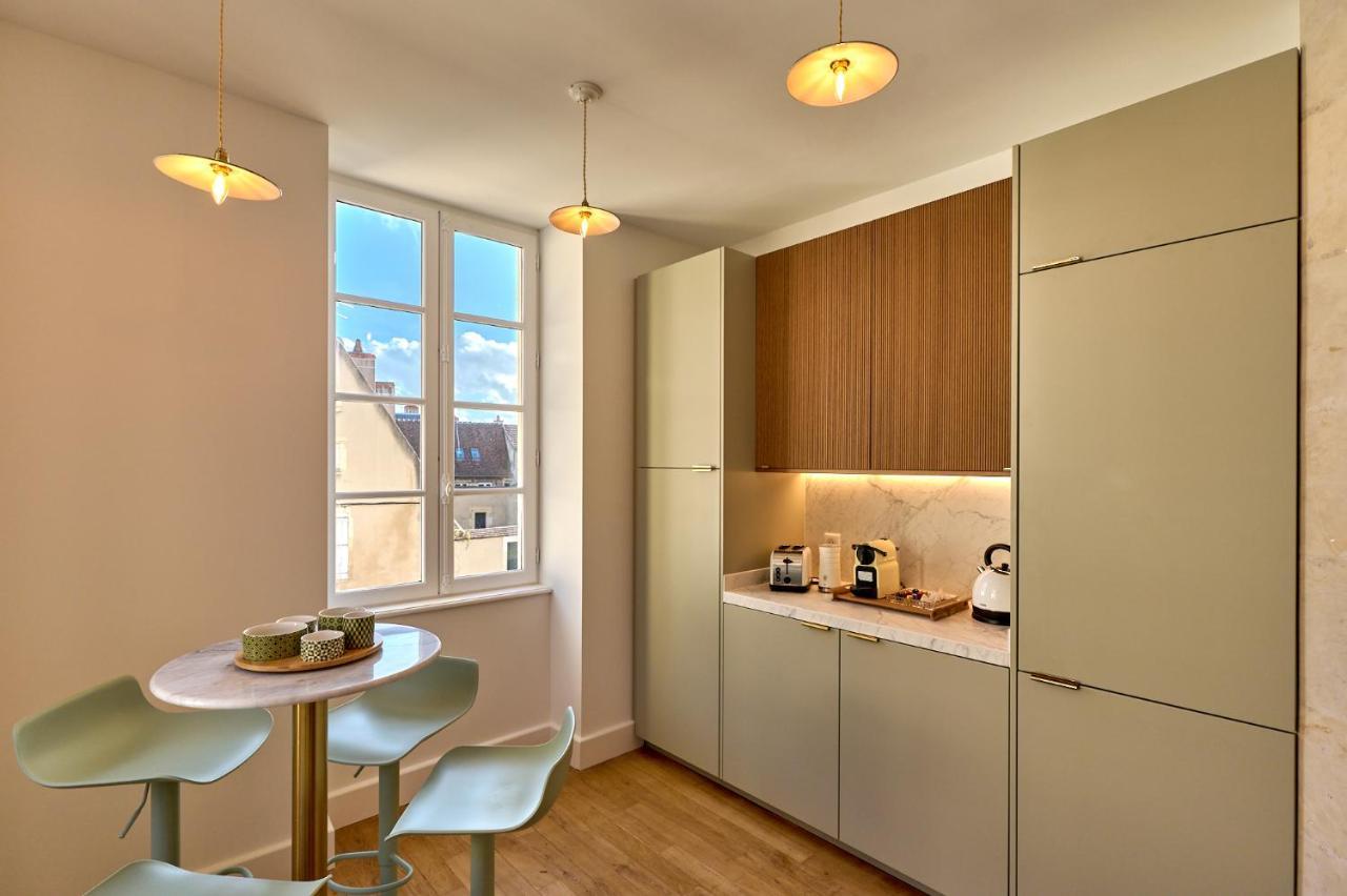 Appartement Montagnon - Les Suites Du Palais - Classe 4 Etoiles, Parking Prive, Vue Cathedrale, 3 Chambres, Primo C0Nciergerie เนอแวร์ ภายนอก รูปภาพ