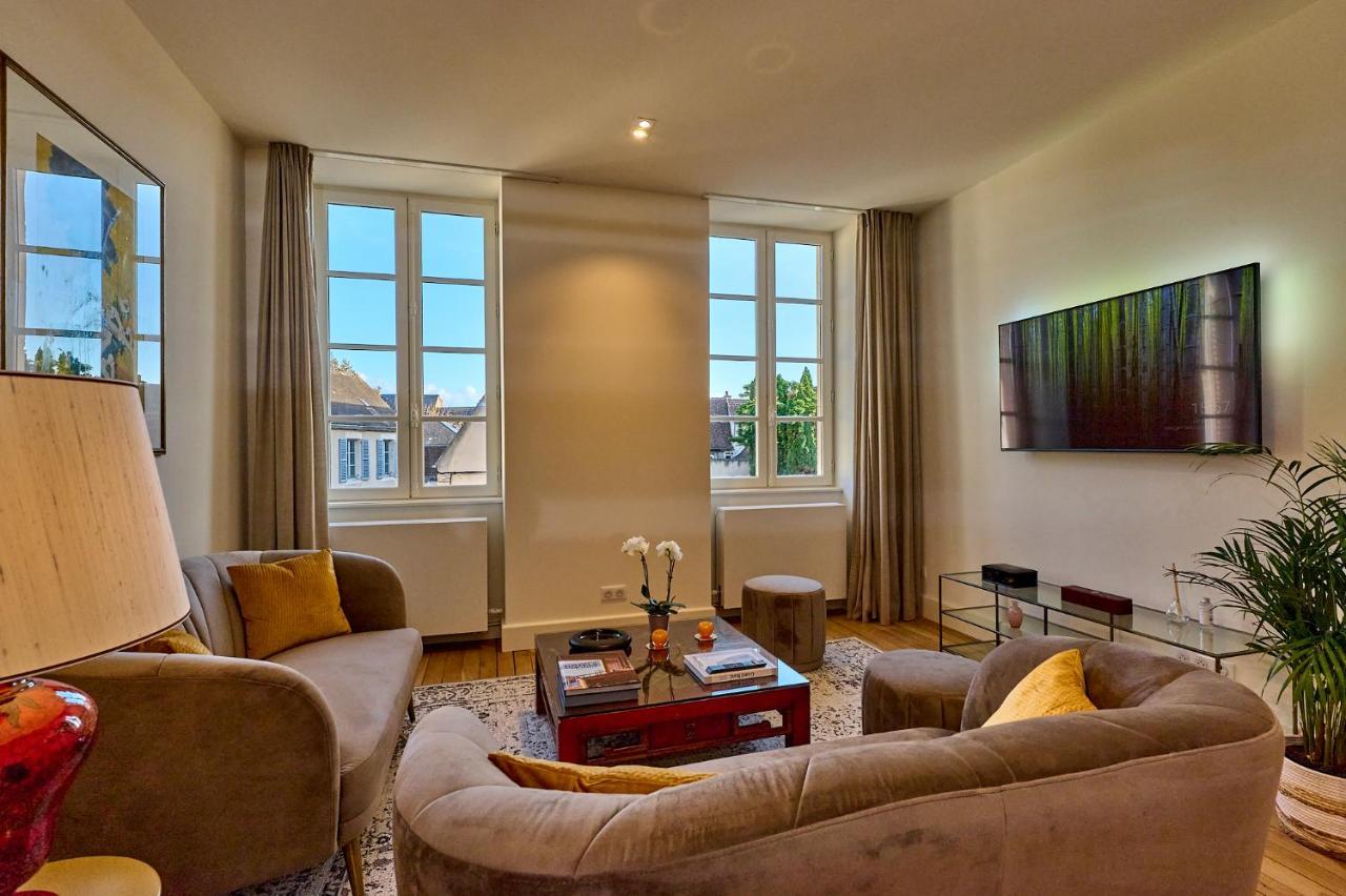 Appartement Montagnon - Les Suites Du Palais - Classe 4 Etoiles, Parking Prive, Vue Cathedrale, 3 Chambres, Primo C0Nciergerie เนอแวร์ ภายนอก รูปภาพ